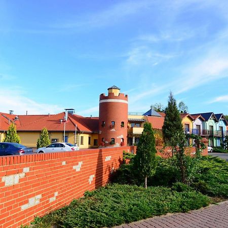 Hotel Daglezja Nad Jeziorem Kornickim Kórnik Exteriör bild
