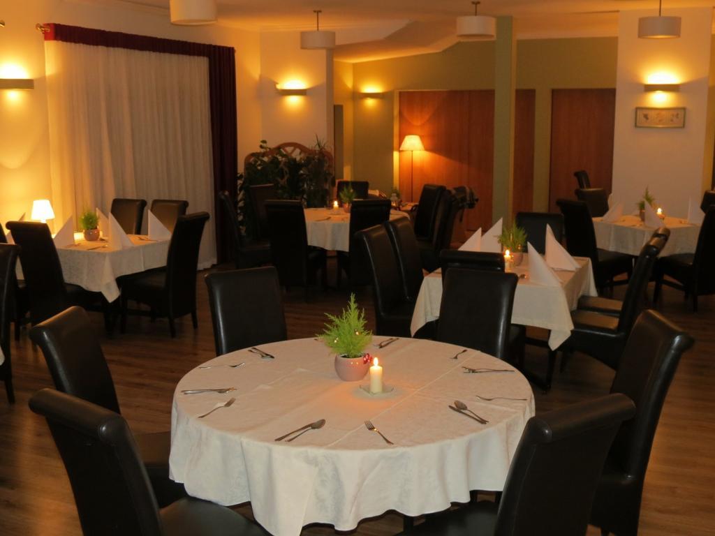 Hotel Daglezja Nad Jeziorem Kornickim Kórnik Exteriör bild