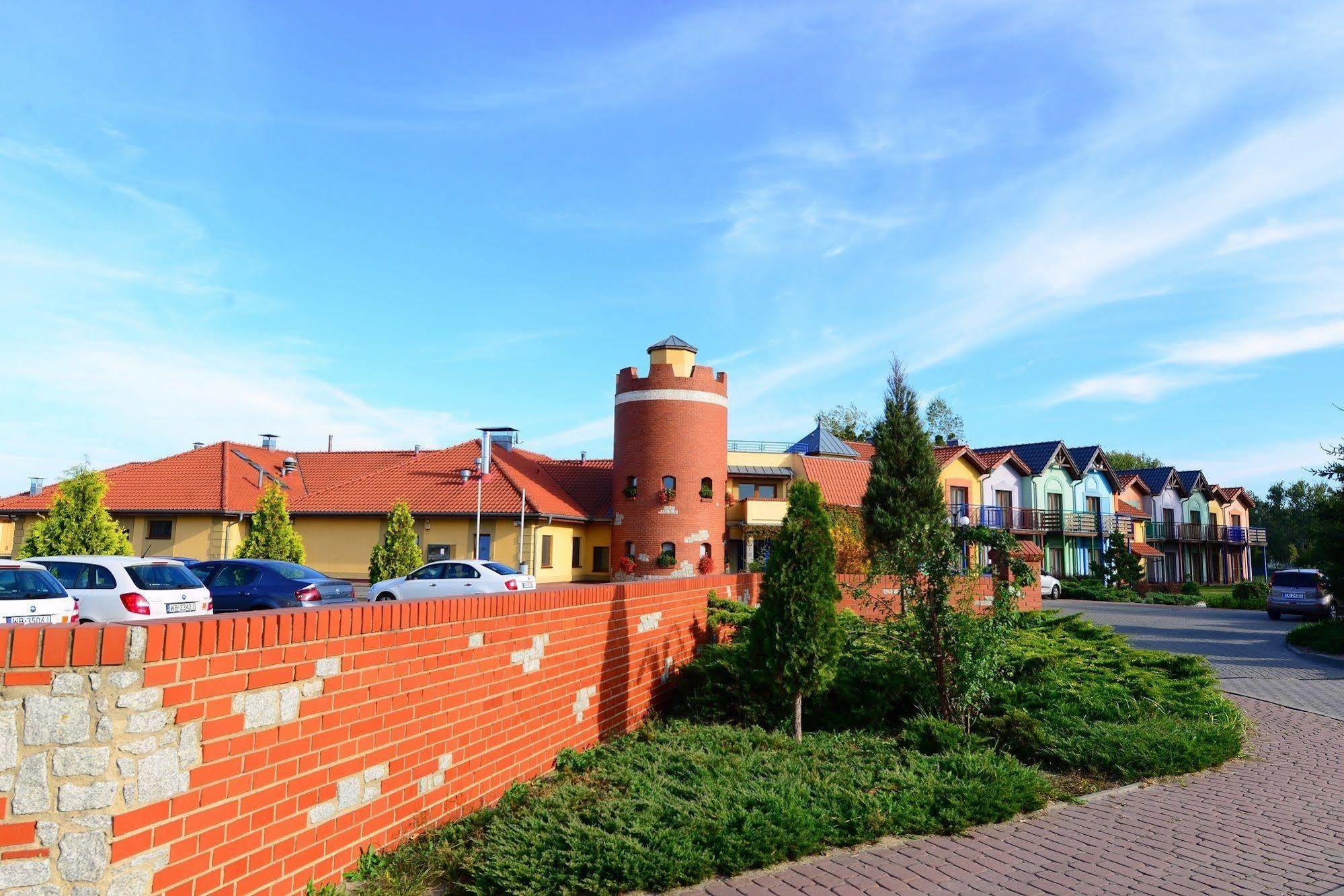 Hotel Daglezja Nad Jeziorem Kornickim Kórnik Exteriör bild